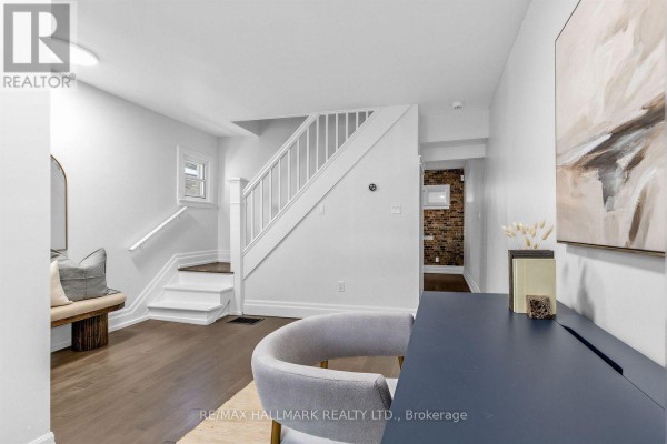 Primary Bedroom - 703 Mortimer Avenue, Toronto, ON M4C2K1 Photo 5