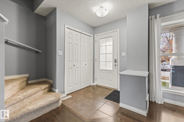 Kitchen - 7030 21a Av Sw, Edmonton, AB T6X0T7 Photo 3