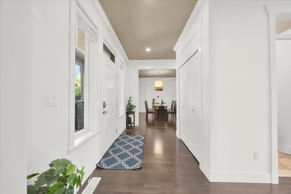 7032 195a Street, Surrey, BC V4N5Z2 Photo 4
