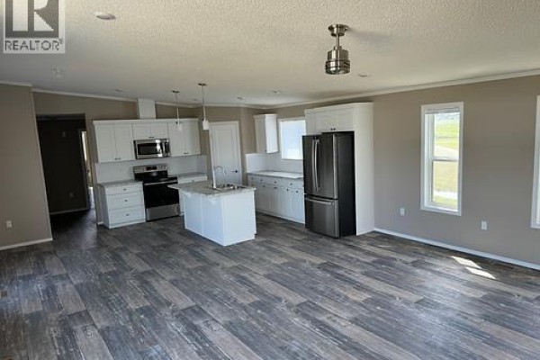 7037 & 7049 48 Street, Taber, AB, photo 3