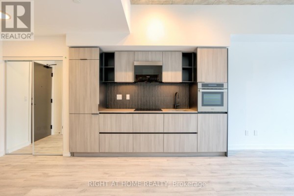 Kitchen - 704 - 2 Augusta Avenue, Toronto, ON M5V0T3 Photo 3