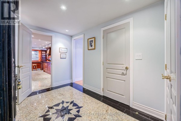 Kitchen - 704 - 260 Heath Street W, Toronto, ON M5P3L6 Photo 4