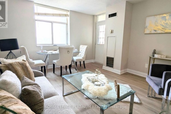 Dining room - 704 - 3559 Eglinton Avenue W, Toronto, ON M6M5C6 Photo 2