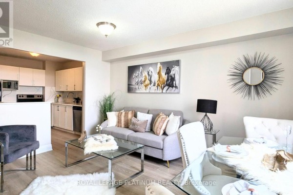 Kitchen - 704 - 3559 Eglinton Avenue W, Toronto, ON M6M5C6 Photo 4