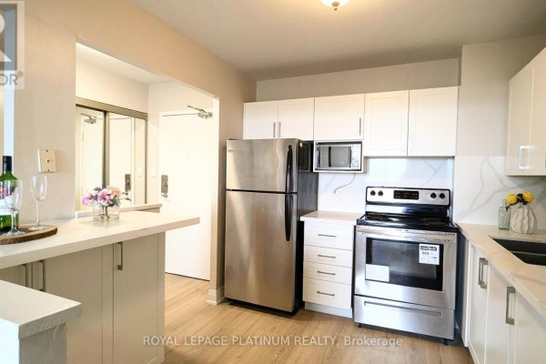 Bedroom - 704 - 3559 Eglinton Avenue W, Toronto, ON M6M5C6 Photo 5