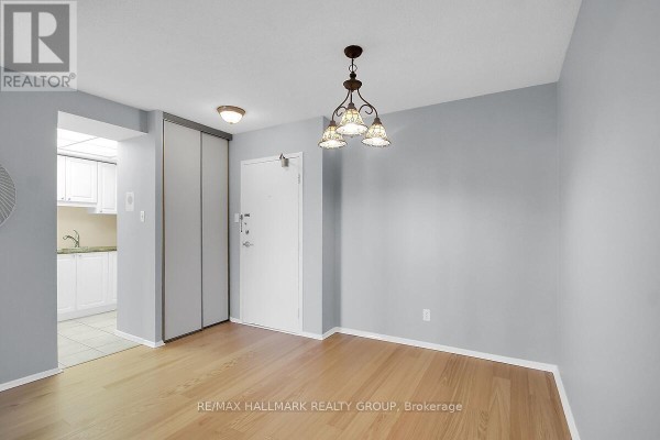 Bedroom 2 - 704 - 555 Brittany Drive, Ottawa, ON K1K4C5 Photo 5
