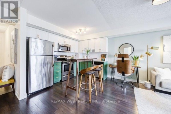 Kitchen - 704 - 812 Lansdowne Avenue, Toronto, ON M6H4K5 Photo 3