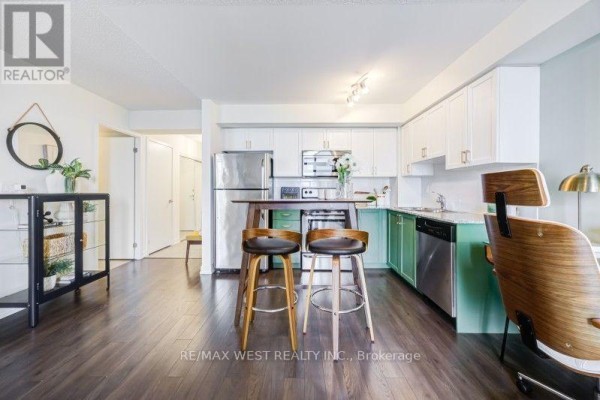 Primary Bedroom - 704 - 812 Lansdowne Avenue, Toronto, ON M6H4K5 Photo 4