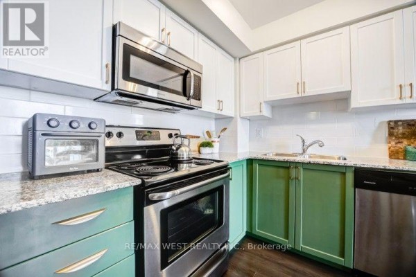 704 - 812 Lansdowne Avenue, Toronto, ON M6H4K5 Photo 5