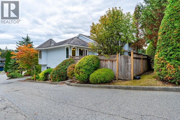 704 1180 Falcon Drive, Coquitlam, BC V3E2K7 Photo 4