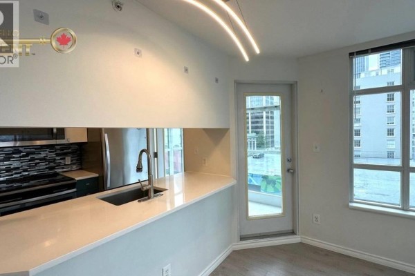704 438 Seymour Street, Vancouver, BC V6B6H4 Photo 2