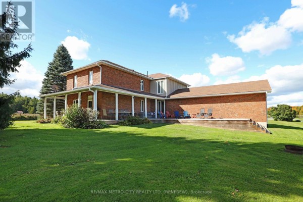 704 Clifford Side Road, Mcnab/braeside, ON, photo 3