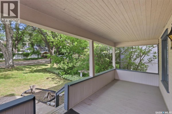 Living room - 704 Mcpherson Avenue, Saskatoon, SK S7N0X8 Photo 2