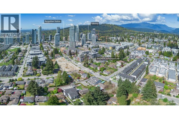 704 Smith Avenue, Coquitlam, BC V3J2W7 Photo 2