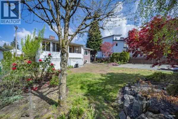 704 Smith Avenue, Coquitlam, BC V3J2W7 Photo 5