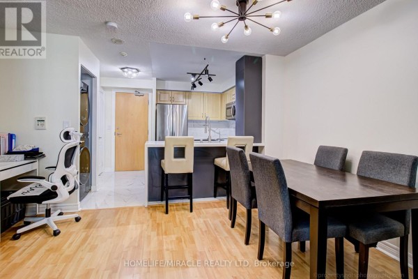 705 - 212 Eglinton Avenue, Toronto, ON M4P0A3 Photo 4