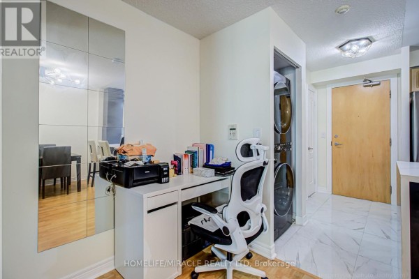 705 - 212 Eglinton Avenue, Toronto, ON M4P0A3 Photo 5