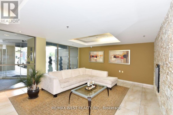 Living room - 705 - 920 Sheppard Avenue E, Toronto, ON M3H0A2 Photo 3