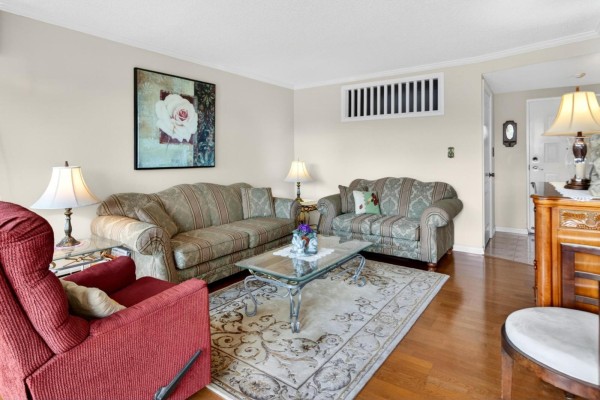 705 31955 Old Yale Road, Abbotsford, BC V2T4N1 Photo 3