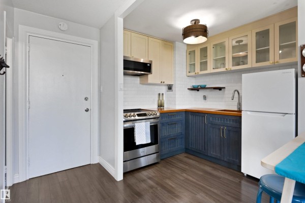#705 9816 112 St Nw, Edmonton, AB T5K1L5 Photo 4