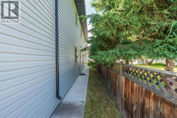 Bedroom 3 - 705 Burden Street, Prince George, BC V2M2H6 Photo 5