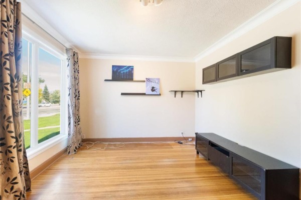 Primary Bedroom - 705 Henderson Highway, Winnipeg, MB R2K2J9 Photo 5