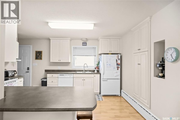 Primary Bedroom - 705 King Street, Rosetown, SK S0L2V0 Photo 5