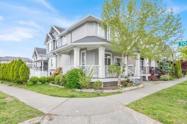 7051 144b Street, Surrey, BC V3S8H4 Photo 2