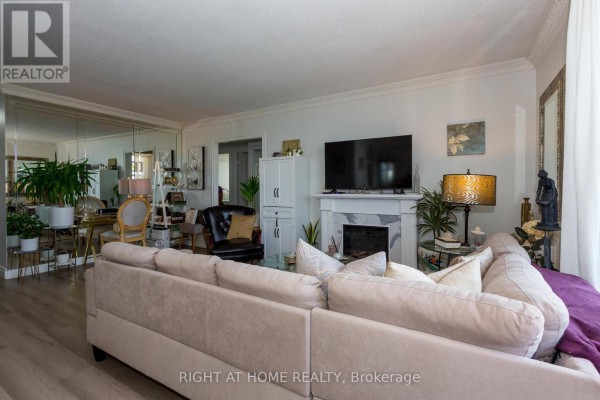 Kitchen - 706 - 1881 Jane Street, Toronto, ON M9N3S7 Photo 5