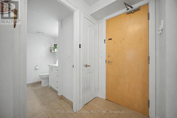 706 - 212 Eglinton Avenue, Toronto, ON, photo 2