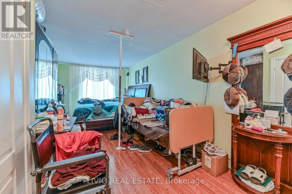 706 - 2470 Eglinton Avenue W, Toronto, ON M6M5E7 Photo 5