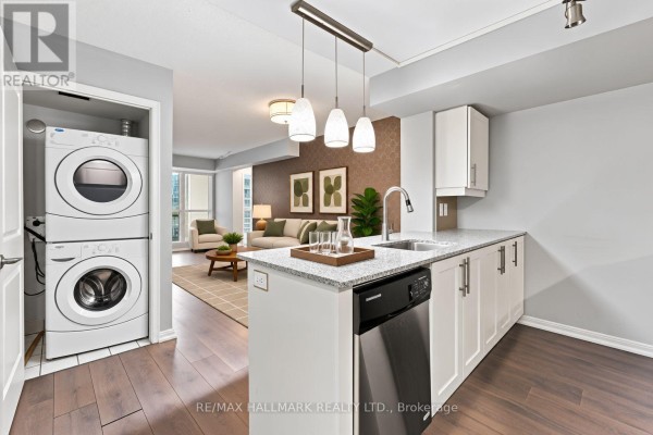 Living room - 706 - 35 Bastion Street, Toronto, ON M5V0C2 Photo 3