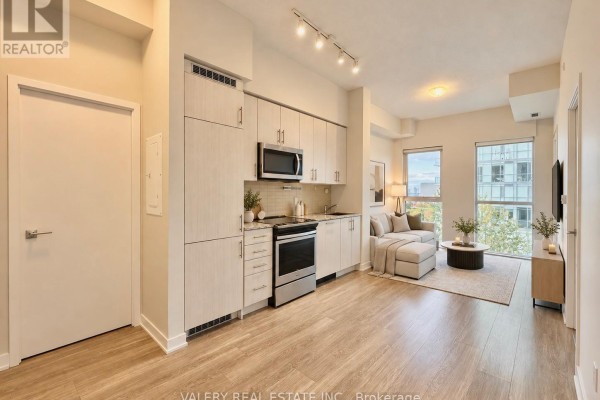 706 - 4085 Parkside Village Drive, Mississauga, ON L5B0K9 Photo 2