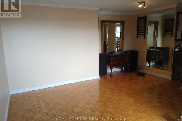 Living room - 706 - 61 Markbrook Lane, Toronto, ON M9V5E7 Photo 4