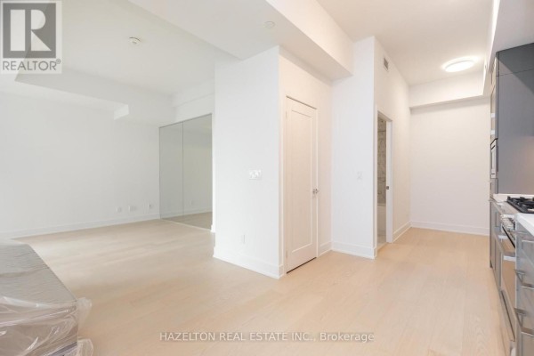 Kitchen - 706 - 8 Manor Road W, Toronto, ON M4S2A5 Photo 2