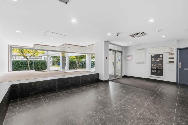 706 14881 103a Avenue, Surrey, BC V3R0M5 Photo 4