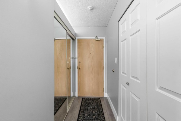 706 14881 103a Avenue, Surrey, BC V3R0M5 Photo 5