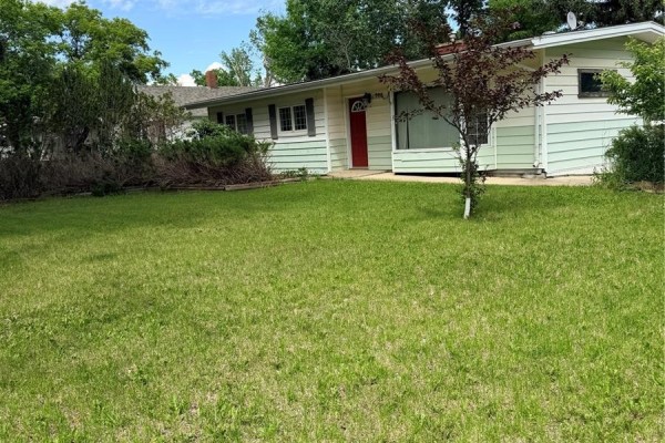 Primary Bedroom - 706 3rd Street E, Shaunavon, SK S0N2M0 Photo 5