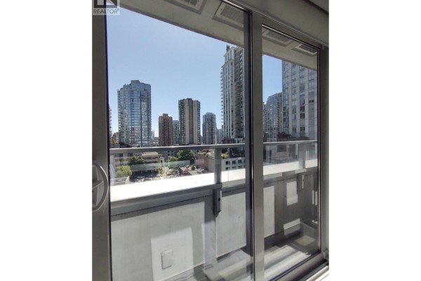 706 833 Seymour Street, Vancouver, BC V6B0G4 Photo 2