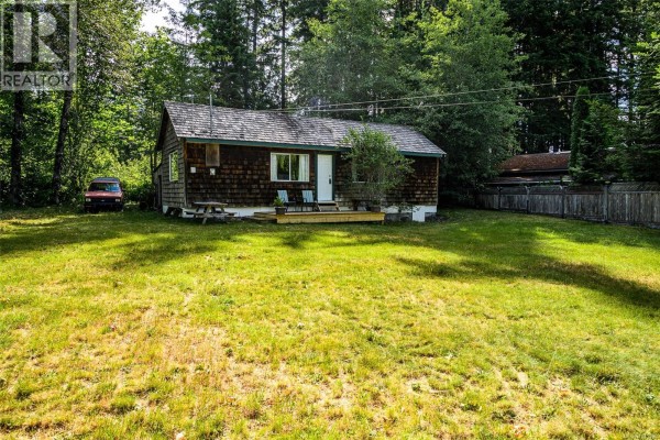 Living room - 706 Delta Dr, Sayward, BC V0P1R0 Photo 3