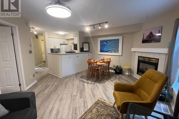 Covered entrance area with a view of the front door and adjacent wall. - 706 Johnston Park Avenue, Collingwood