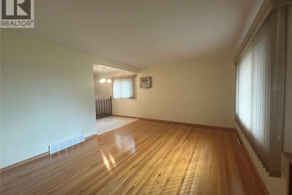 Bedroom - 706 Vaughan Street W, Moose Jaw, SK S6H5N5 Photo 4