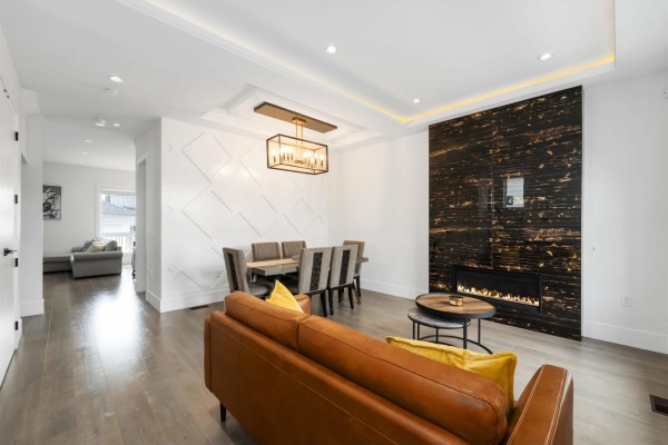 7065 194a Street, Surrey, BC V4N1N2 Photo 2