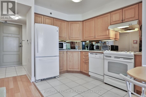 Dining room - 707 - 3 Marine Parade Drive, Toronto, ON M8V3Z5 Photo 3