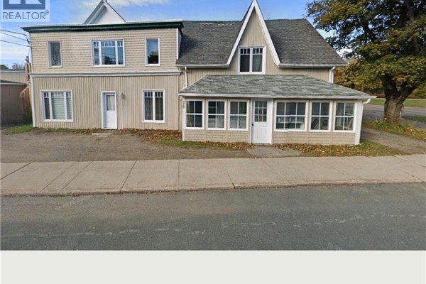 707 Boulevard St-pierre Ouest, Caraquet, NB E1W1A1 Photo 2
