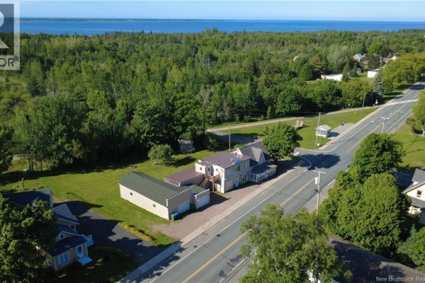 707 Boulevard St-pierre Ouest, Caraquet, NB E1W1A1 Photo 4