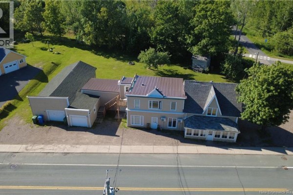 707 Boulevard St-pierre Ouest, Caraquet, NB E1W1A1 Photo 5