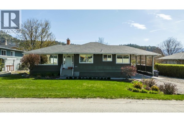 Full bathroom - 707 Glenburn Street, Kelowna, BC V1Y4G4 Photo 2