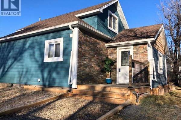 707 N Railway Street E, Swift Current, SK, photo 2