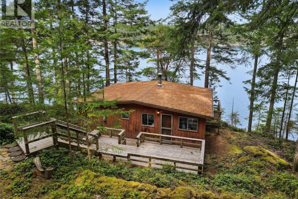 Living room - 707 Wilks Rd, Mayne Island, BC V0N2J1 Photo 4